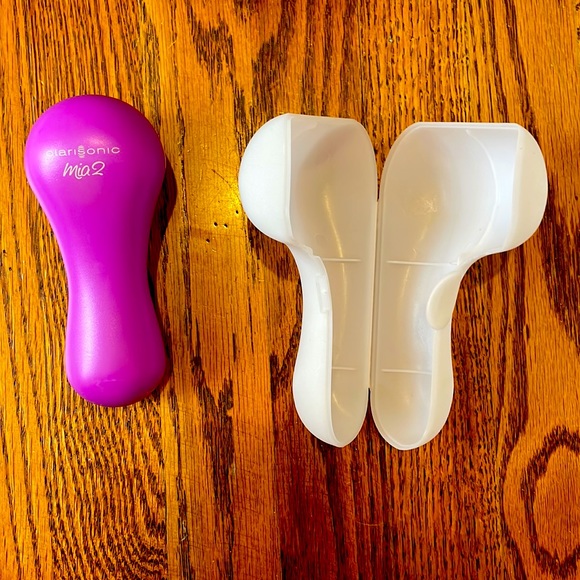 Clarisonic Mia 2 in Fun Deep Lavender with carry Case - Picture 1 of 3